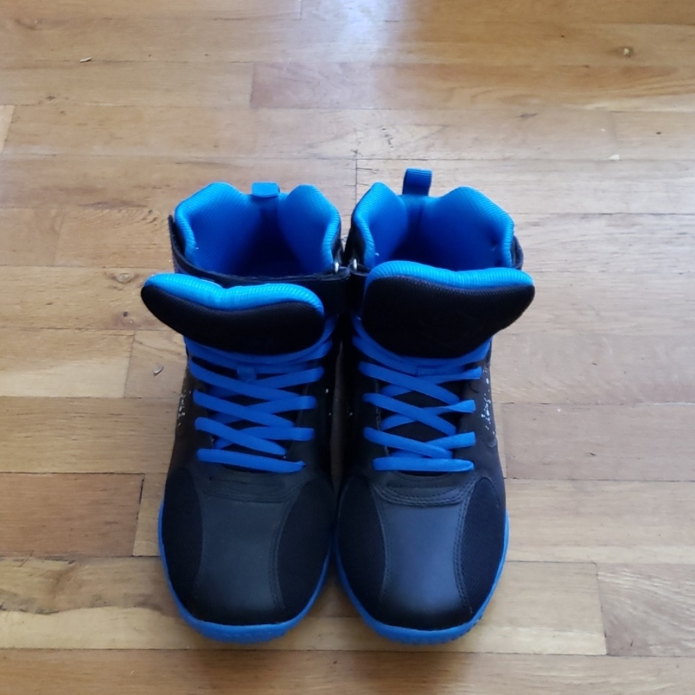 Hurricane mens shoe